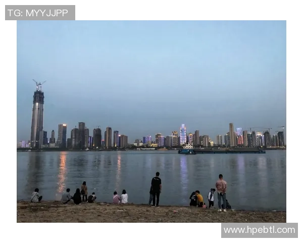 武汉三镇与成都蓉城较量，燃爆武汉！